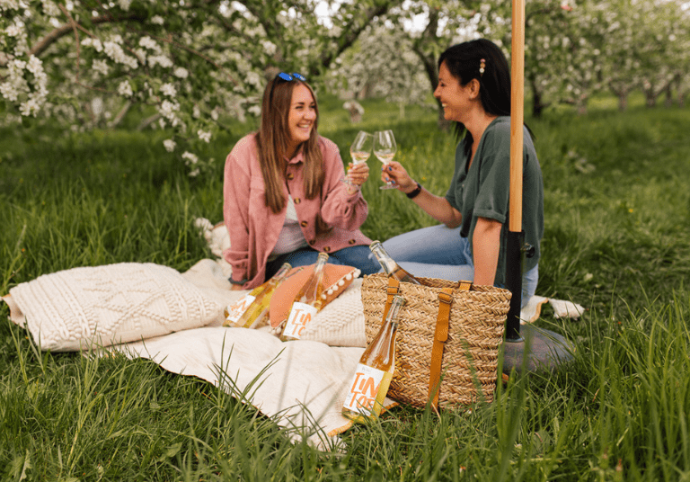 CIDRE MOUSSEUX DANS LE CHAMP_Domaine Lafrance_LIBRE