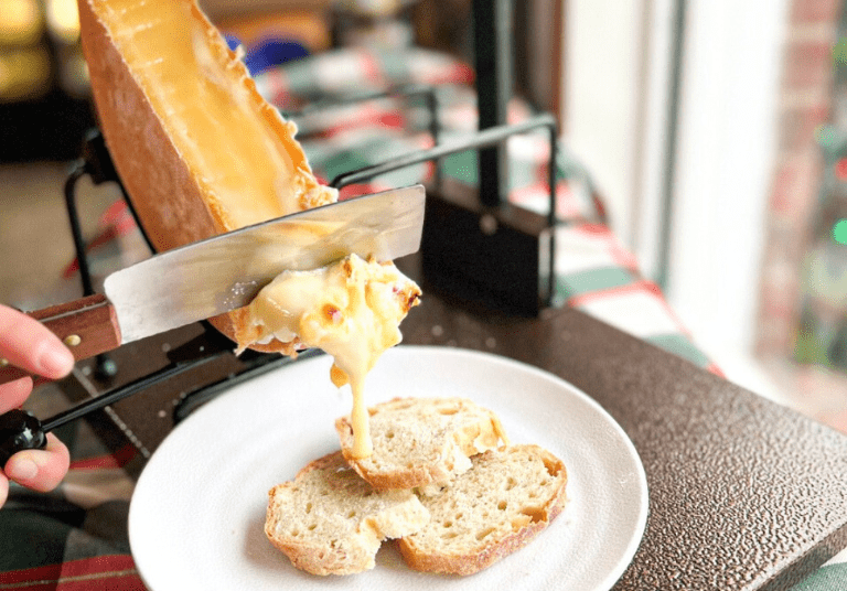 Fromage-a-raclette_Fromagerie-LAncetre