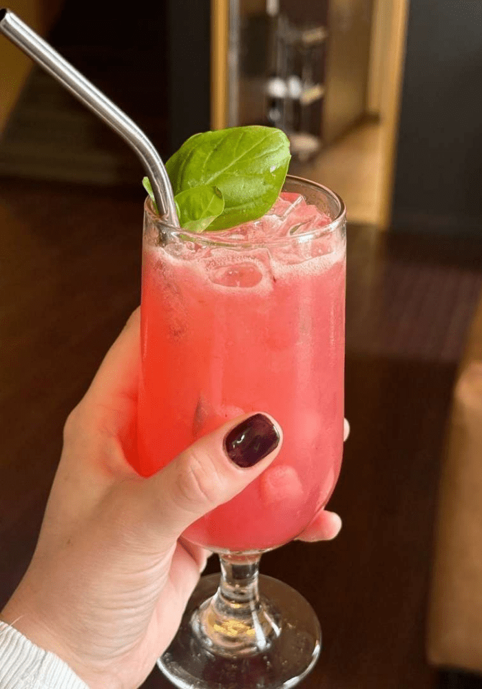 Quoi boire pour le temps des Fêtes? 8 cocktails, mocktails et boissons festives à essayer - Auberge des 21